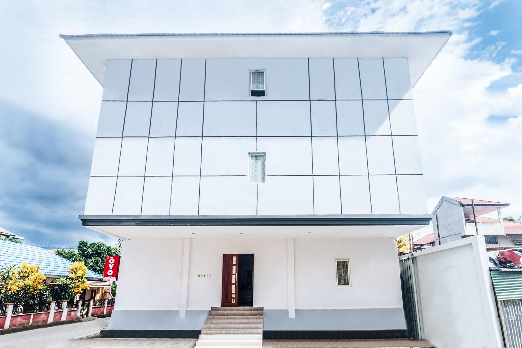 Hotel Vaccinated Staff-Oyo 2699 Haven Boarding House Ambon Exterior foto